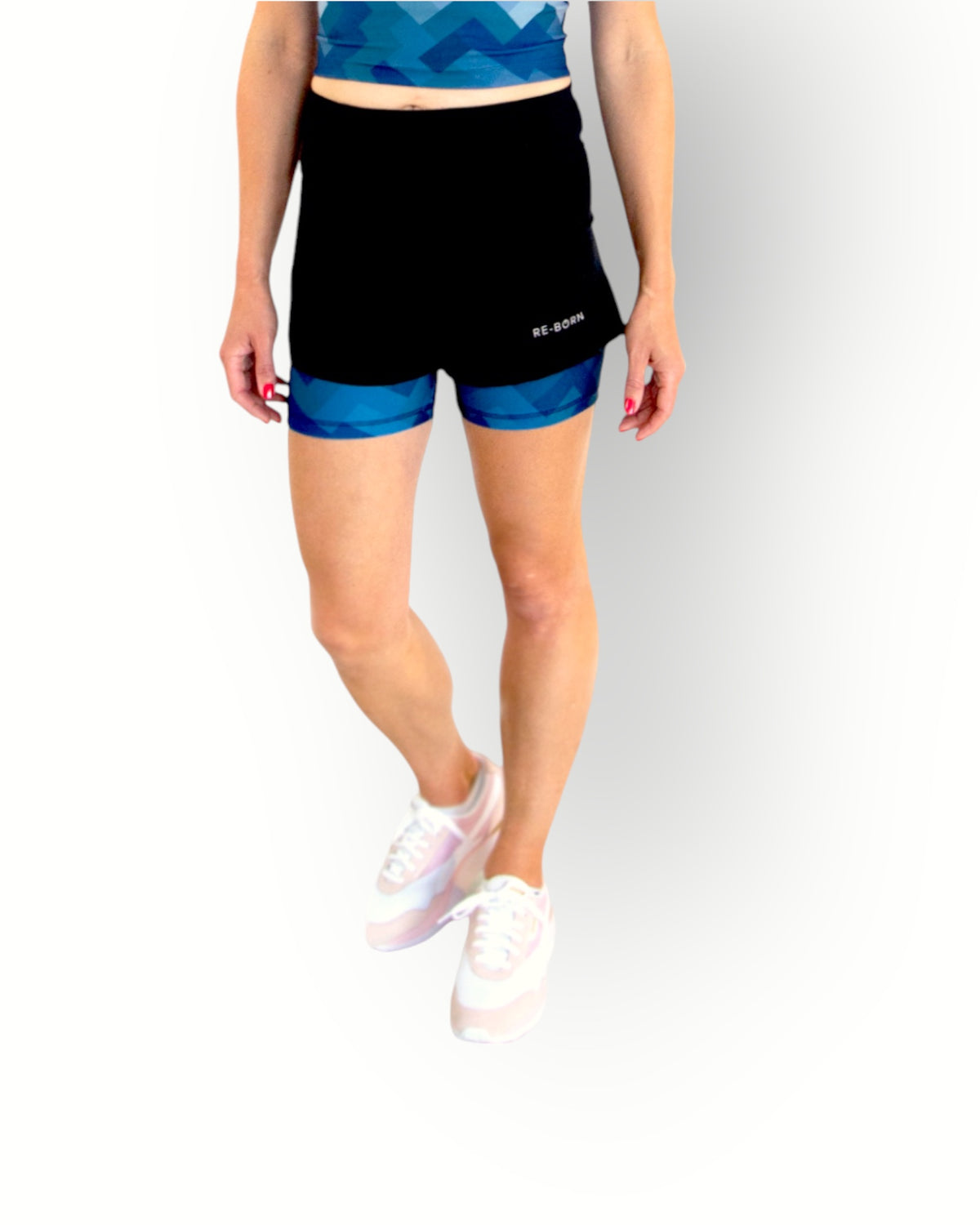 Dames 2-laagse stretch short in zwart met camo blauwe print